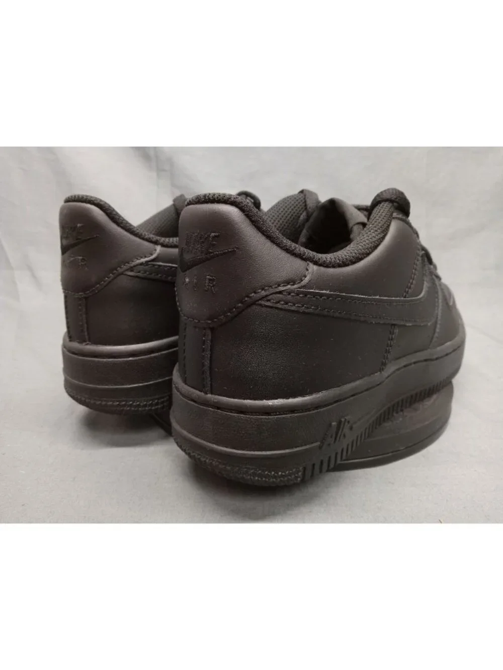 Nike Air Force 1 LE (GS) Sneakers Leather Triple Black Boys Size 4.5 NEW NO BOX!